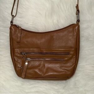 Elegant Tan Leather Crossbody Bag